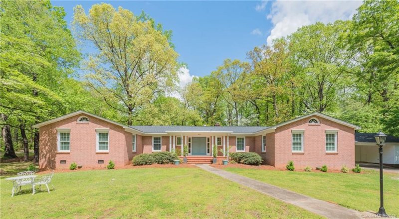 401 Lakeview Drive