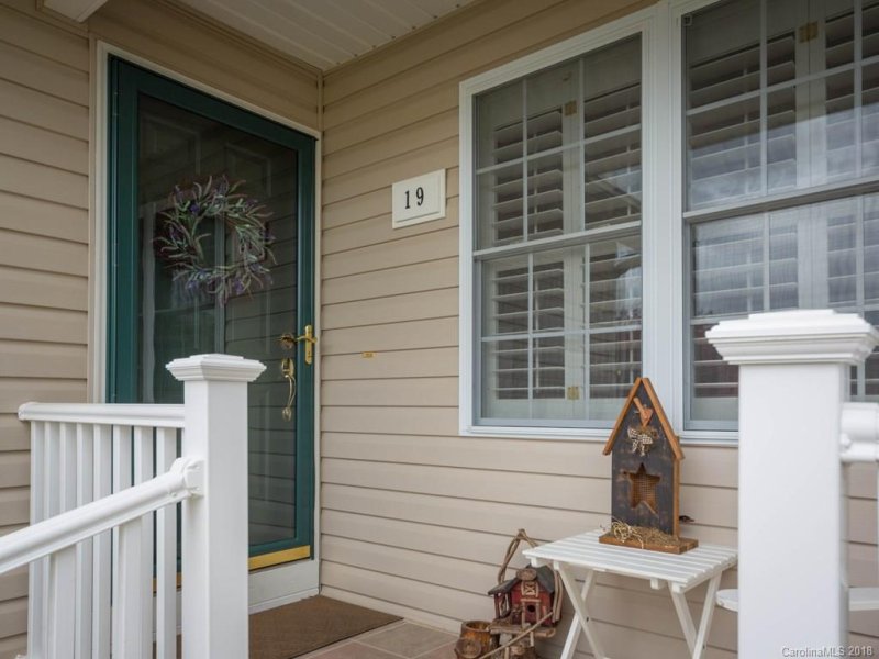 Property image 2 at 19 N Woodridge View Court, Hendersonville, NC 28791