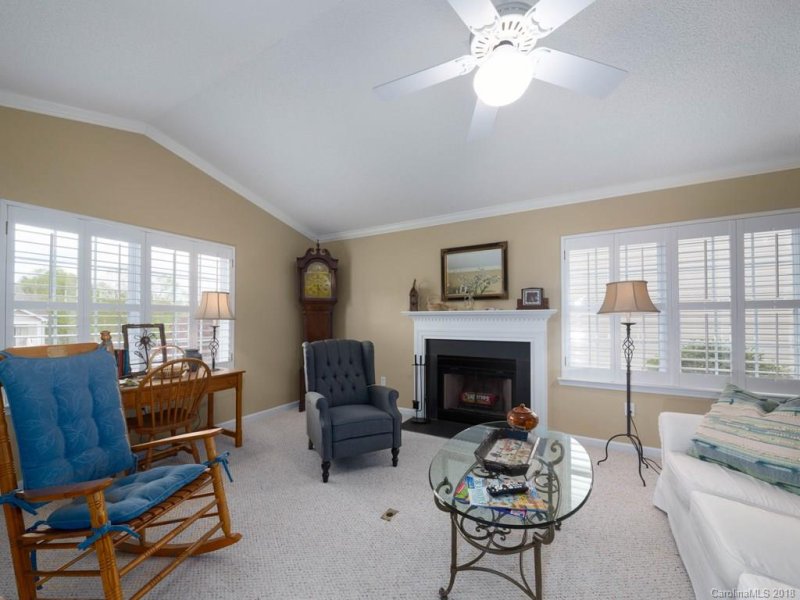 Property image 3 at 19 N Woodridge View Court, Hendersonville, NC 28791