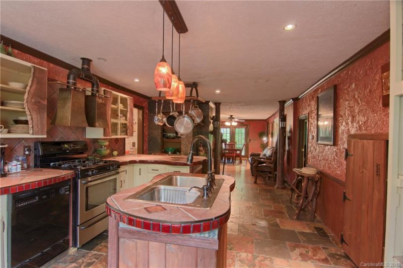 Property image 3 at 713 Knollwood Drive, Hendersonville, NC 28791