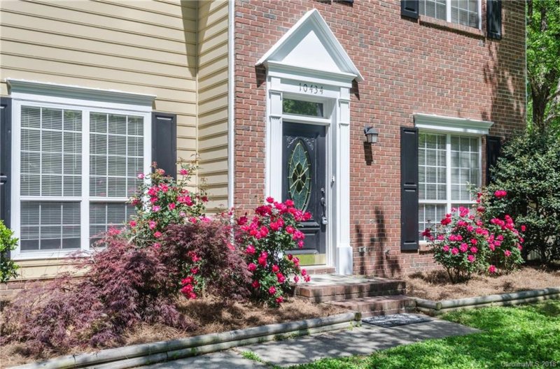 Property image 2 at 10434 Ranleigh Lane, Charlotte, NC 28273