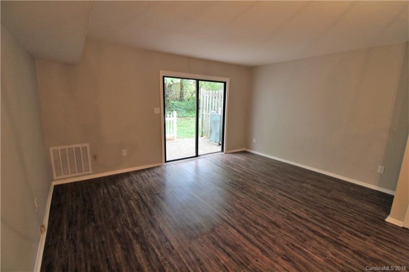 Property image 4 at 951 Hollywood Street, Charlotte, NC 28211