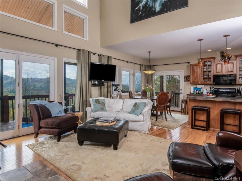 Property image 3 at 136 Black Oak Drive, Asheville, NC 28804