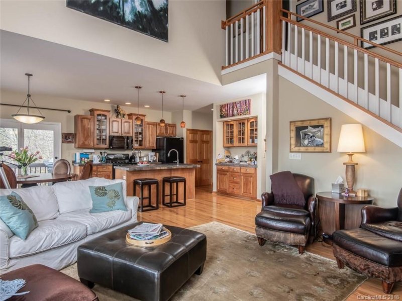 Property image 4 at 136 Black Oak Drive, Asheville, NC 28804