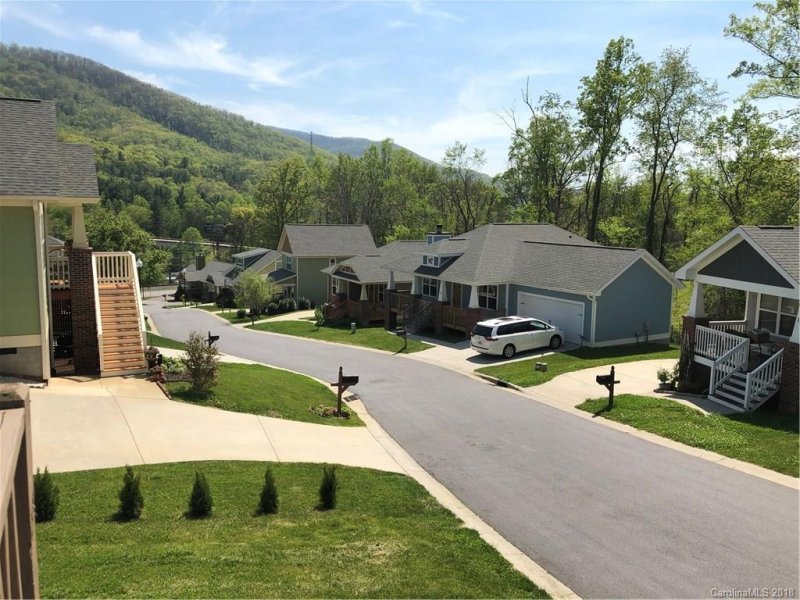 Property image 3 at 17 Teems Lane, Asheville, NC 28805