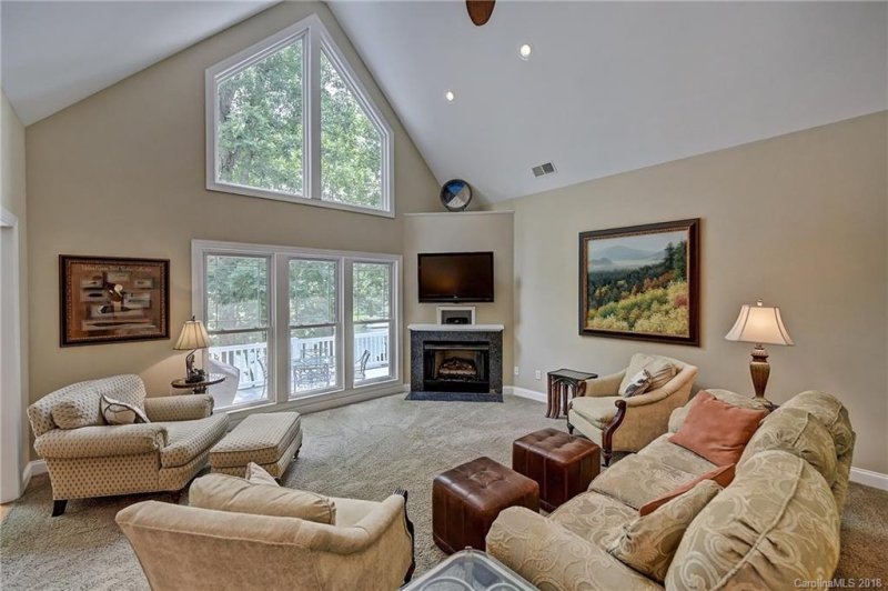 Property image 3 at 2700 Trent Pines Court, Sherrills Ford, NC 28673