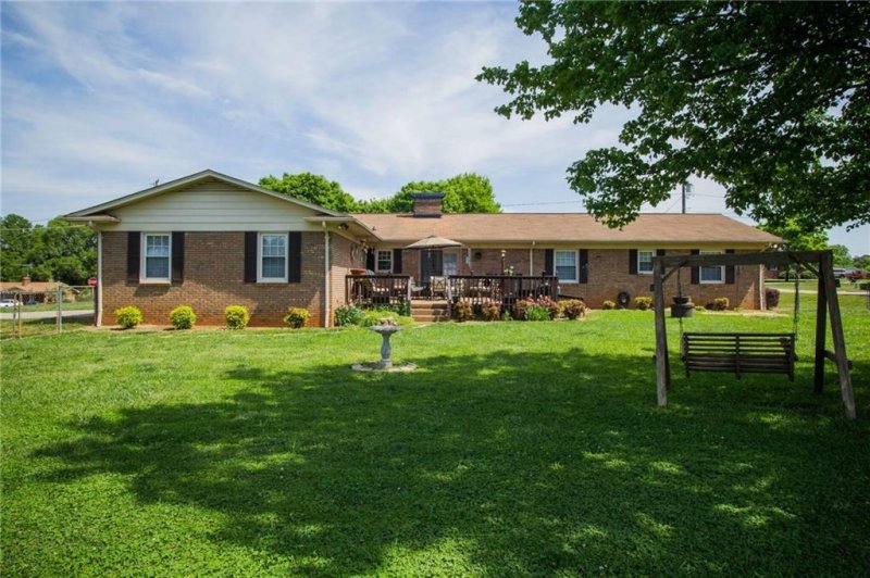 Property image 2 at 2710 24th Avenue, Hickory, NC 28601