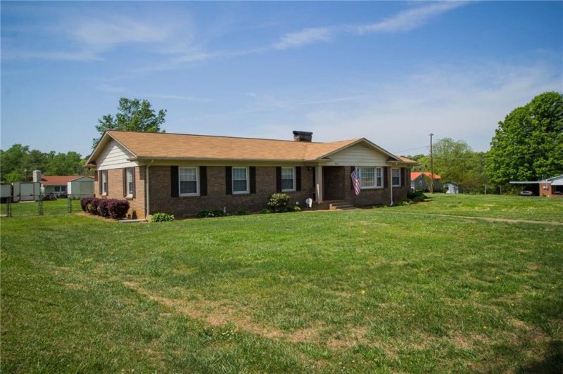 Property image 4 at 2710 24th Avenue, Hickory, NC 28601