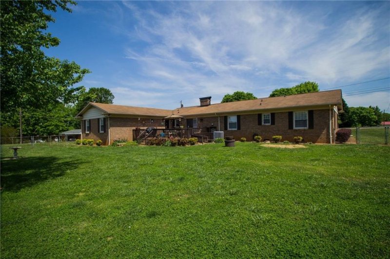 Property image 5 at 2710 24th Avenue, Hickory, NC 28601