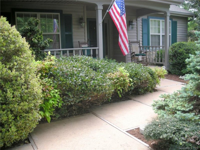 Property image 2 at 402 Pine Bark Lane, Hendersonville, NC 28739