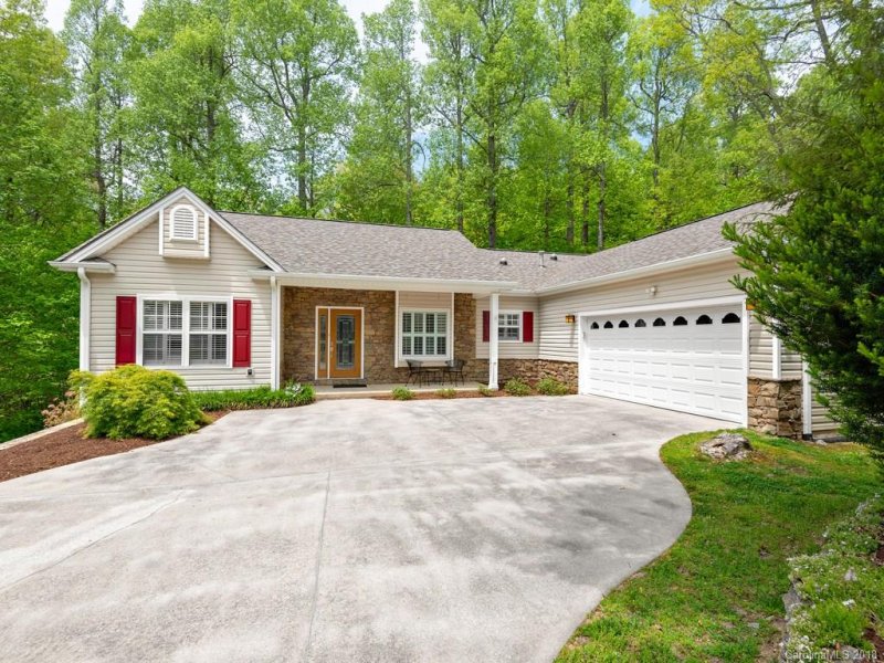 Property image 2 at 115 Sugar Maple Heights, Hendersonville, NC 28739