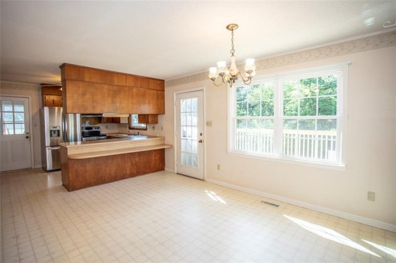 Property image 5 at 1640 Woodridge Circle, Hickory, NC 28602