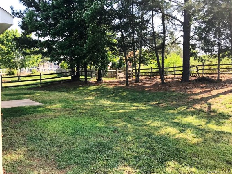 Property image 2 at 107 Vance Crescent Drive, Mooresville, NC 28117