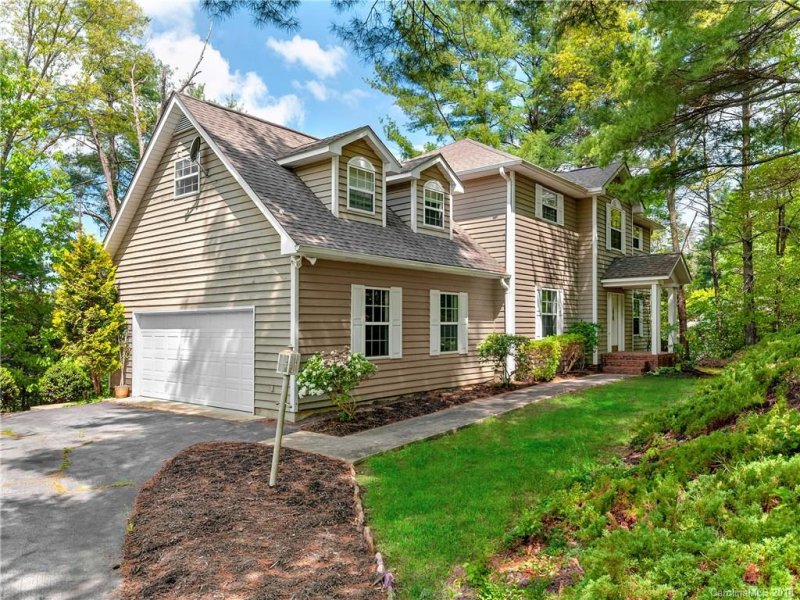 Property image 2 at 2 Moriah Lane, Asheville, NC 28803