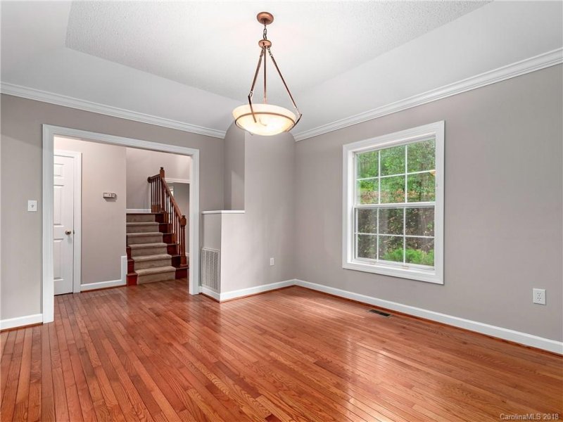 Property image 4 at 2 Moriah Lane, Asheville, NC 28803