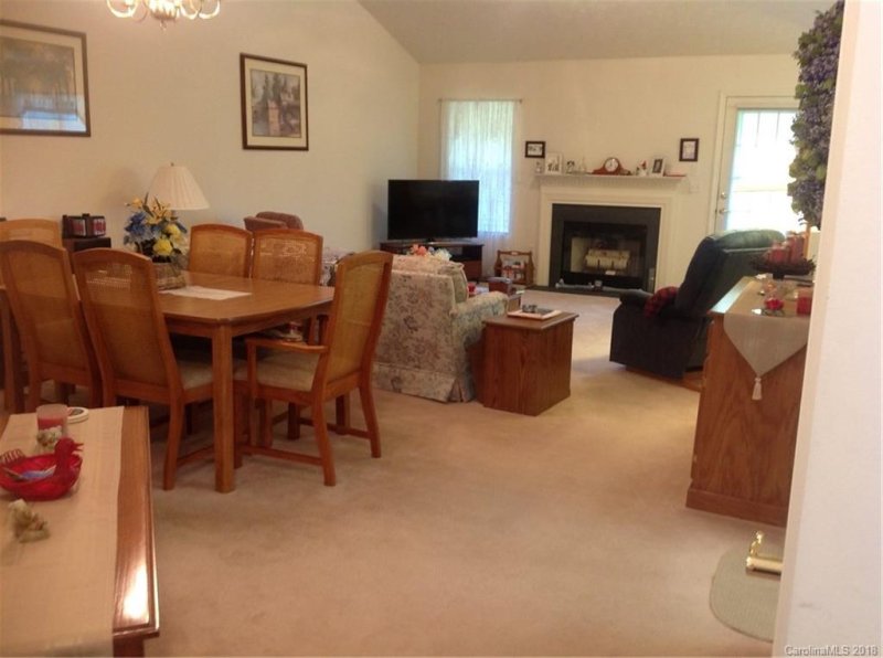 Property image 2 at 21 S Woodridge View Court, Hendersonville, NC 28791