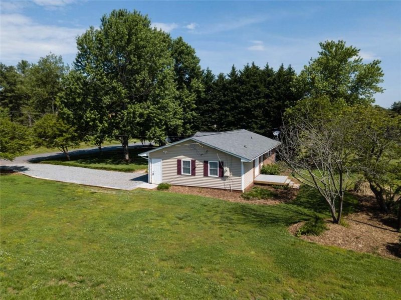 Property image 5 at 4608 Diamond Street, Claremont, NC 28610