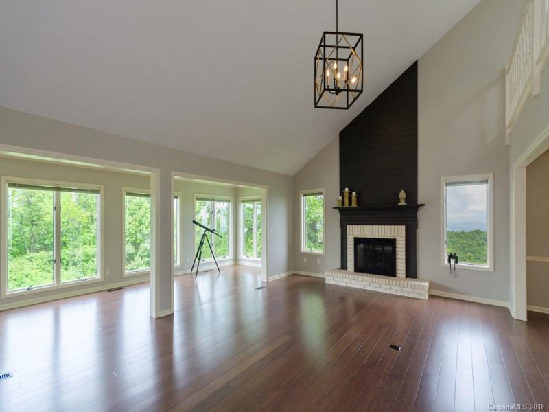 Property image 2 at 906 Fleetwood Plaza, Hendersonville, NC 28739