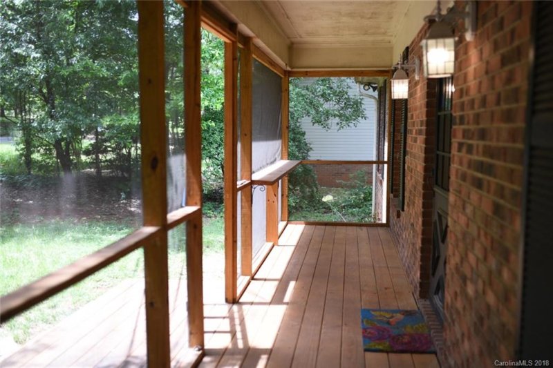 Property image 2 at 514 Touch Me Not Lane, Charlotte, NC 28216