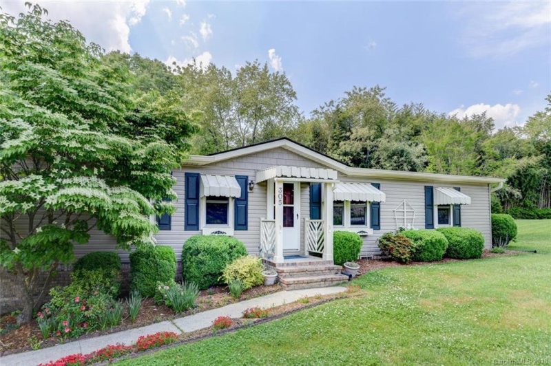 305 Meadowbrook Court