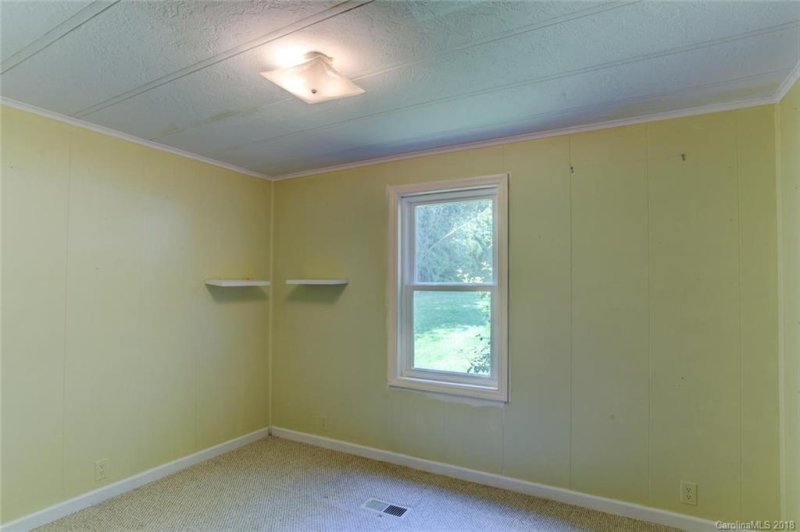 Property image 4 at 305 Meadowbrook Court, Hendersonville, NC 28792