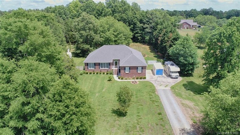 Property image 2 at 6811 Live Oaks Lane, Waxhaw, NC 28173