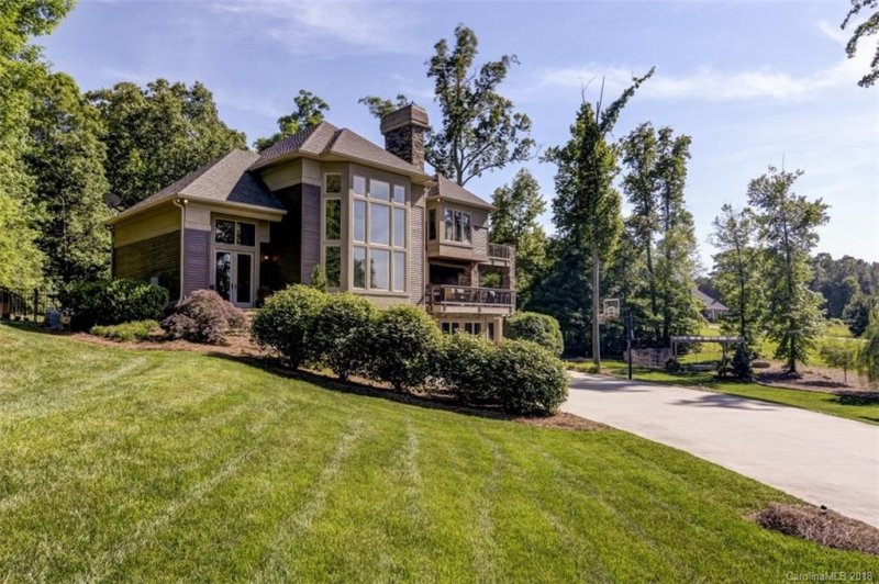 Property image 2 at 556 Big Indian Loop, Mooresville, NC 28117