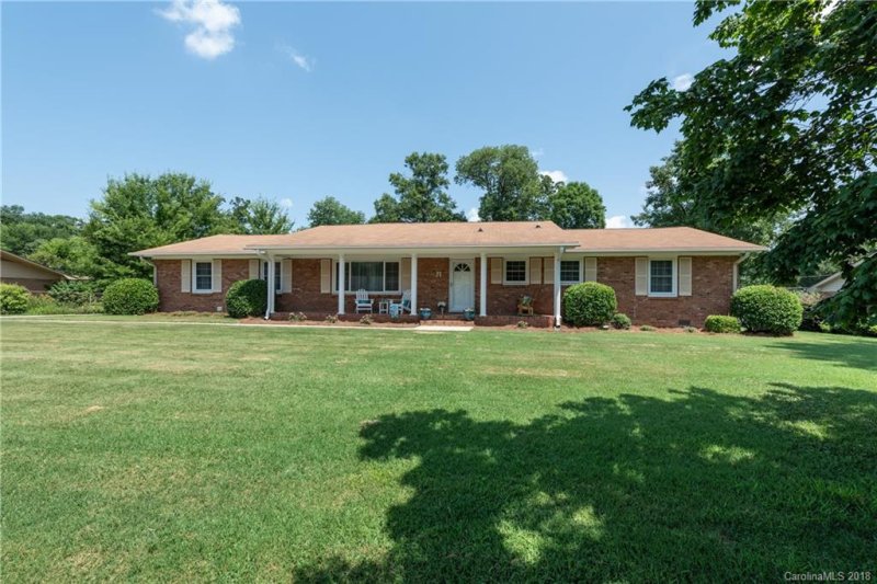 Property image 2 at 6600 Pawnee Drive, Charlotte, NC 28214