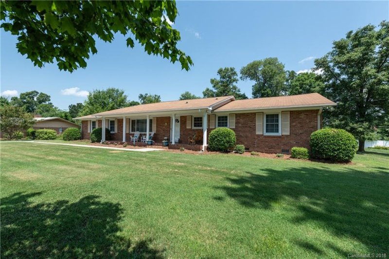 Property image 3 at 6600 Pawnee Drive, Charlotte, NC 28214