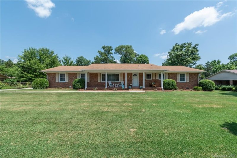 Property image 4 at 6600 Pawnee Drive, Charlotte, NC 28214