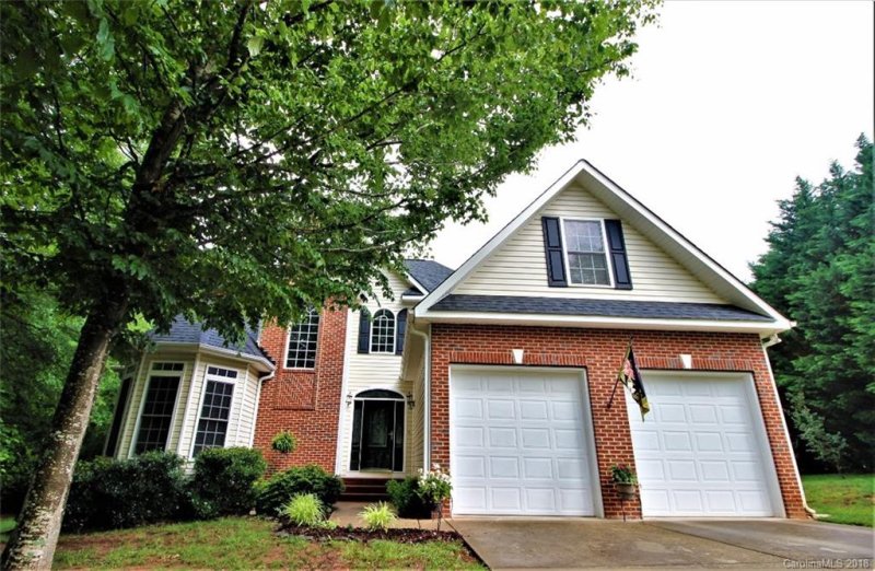 1104 Falcon Lane