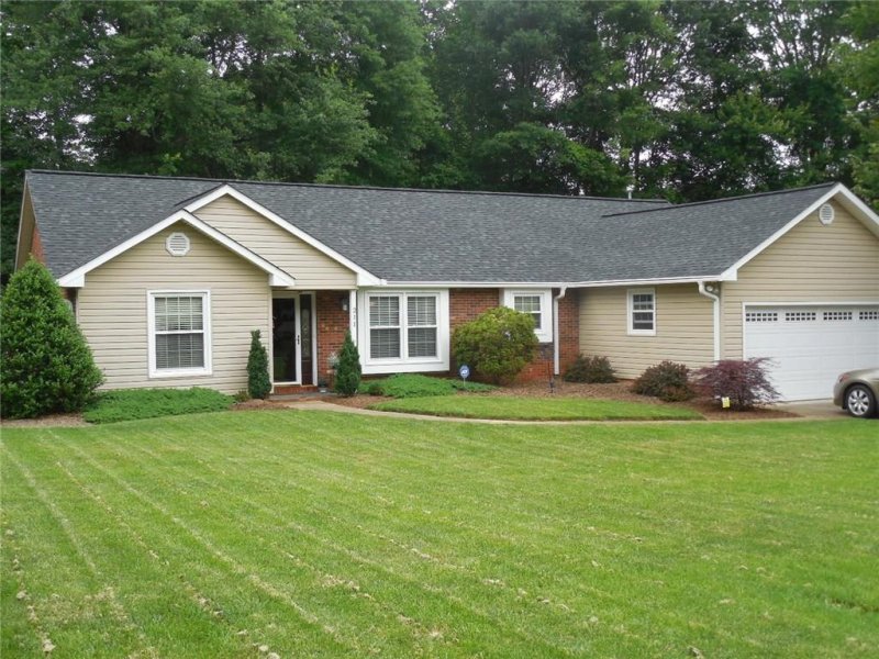 Property image 2 at 211 31st Avenue Court, Hickory, NC 28601