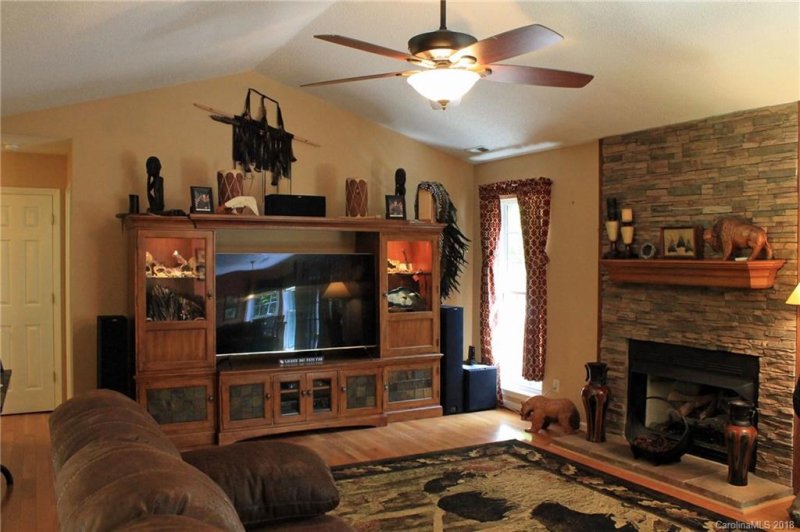 Property image 5 at 50 Kindling Trail, Horse Shoe, NC 28742