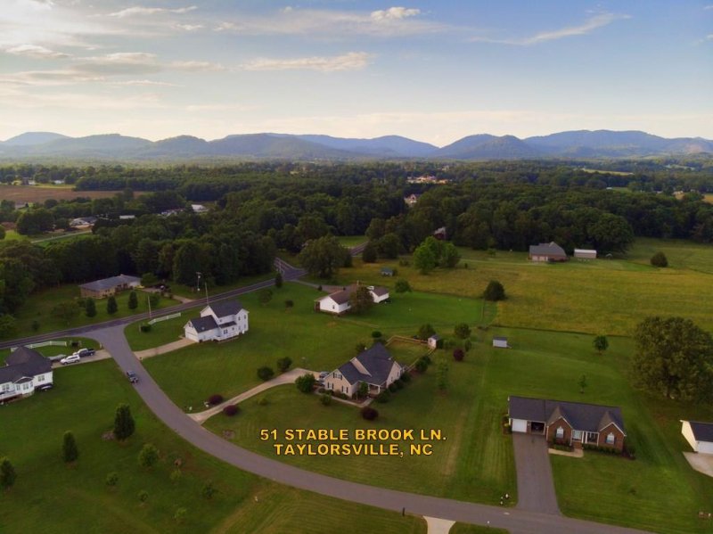 Property image 3 at 51 Stable Brook Lane, Taylorsville, NC 28681