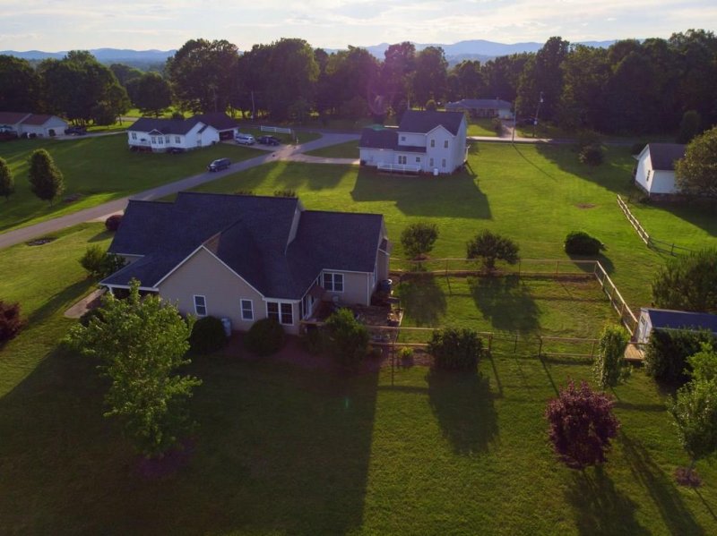 Property image 5 at 51 Stable Brook Lane, Taylorsville, NC 28681