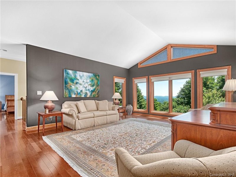 Property image 5 at 407 Gateway Drive, Hendersonville, NC 28739