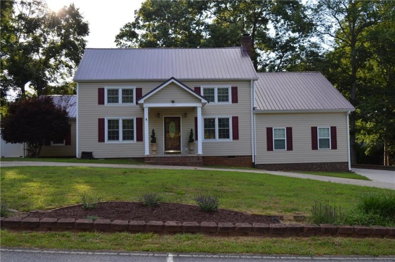 Property image 2 at 1327 32nd Street Court, Conover, NC 28613