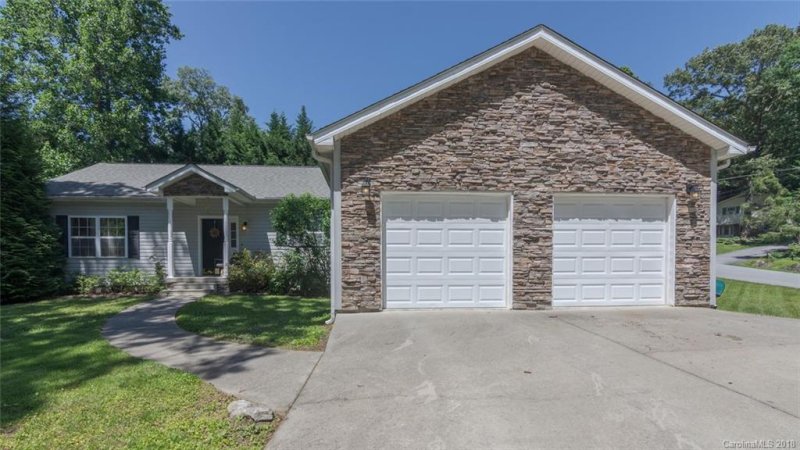 Property image 2 at 411 Wakefield Drive, Hendersonville, NC 28792