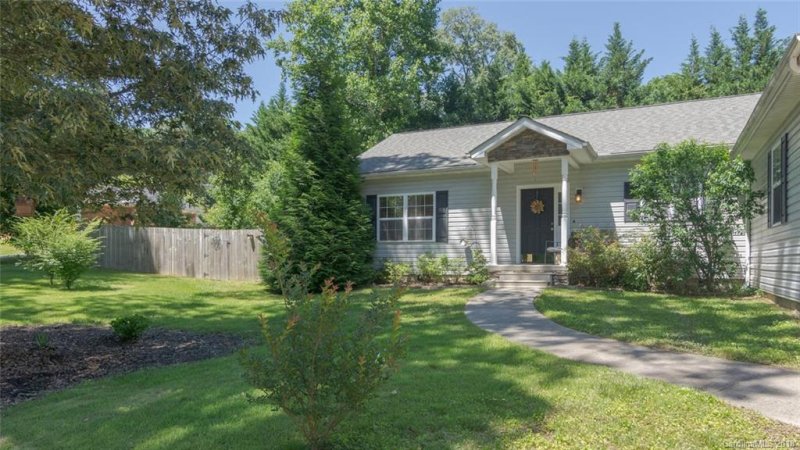 Property image 3 at 411 Wakefield Drive, Hendersonville, NC 28792