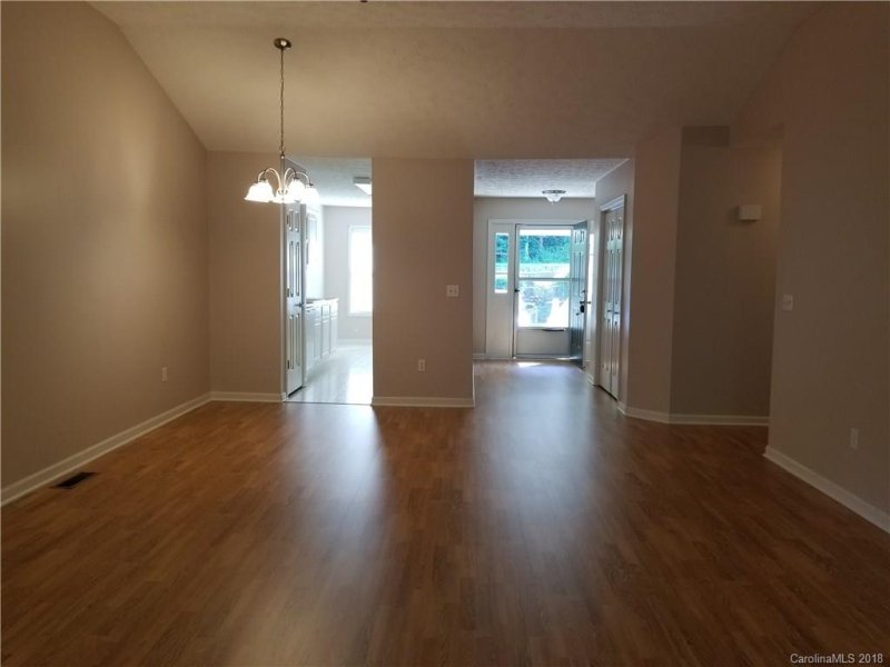 Property image 4 at 35 N Creekside Court, Hendersonville, NC 28791