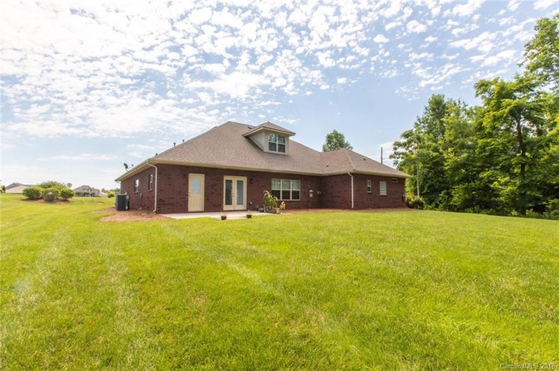 Property image 4 at 261 Mills Plantation Circle, Troutman, NC 28166