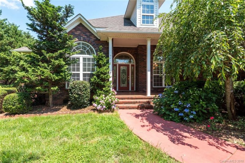 Property image 2 at 9814 Arlington Oaks Drive, Charlotte, NC 28227