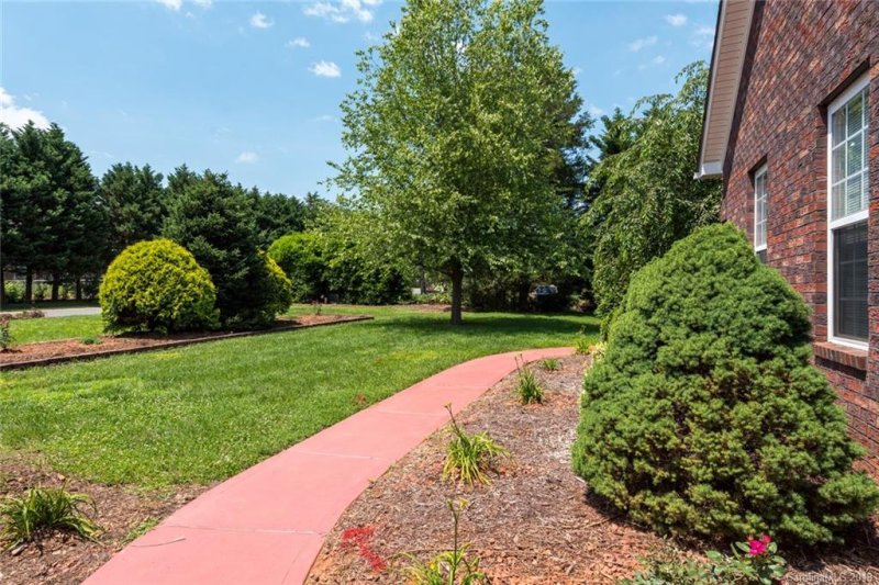 Property image 3 at 9814 Arlington Oaks Drive, Charlotte, NC 28227