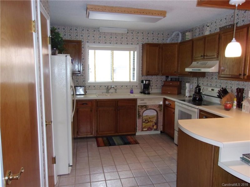 Property image 4 at 49 Lake Drive, Hendersonville, NC 28739