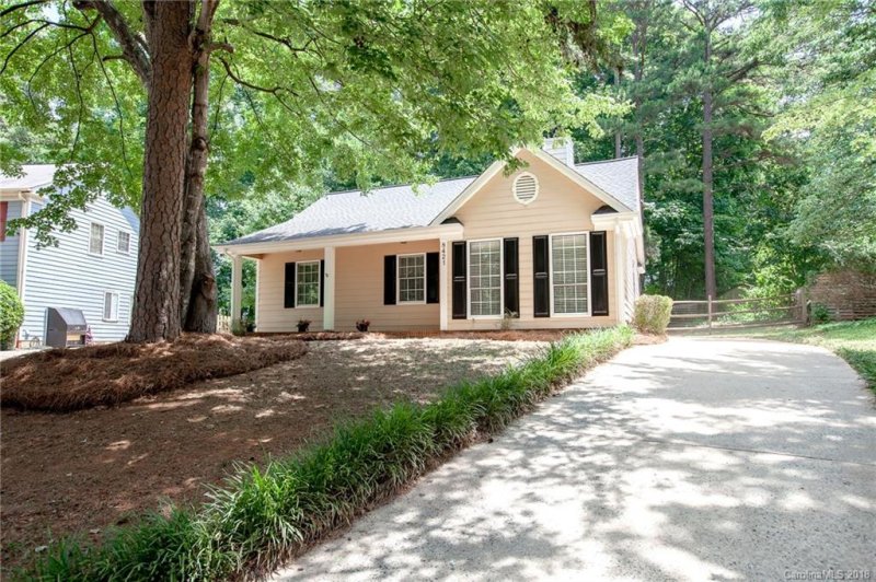 Property image 2 at 8421 Red Setter Lane, Charlotte, NC 28227