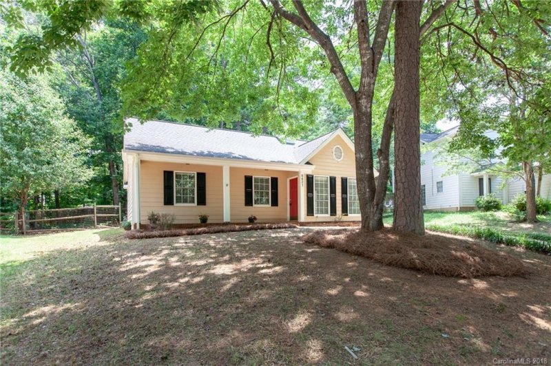 Property image 3 at 8421 Red Setter Lane, Charlotte, NC 28227