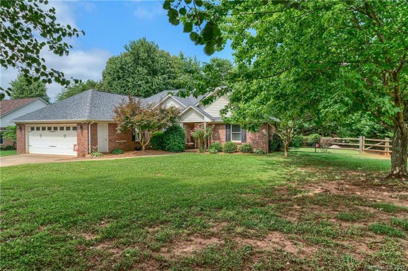 Property image 3 at 1777 Knights Drive, Denver, NC 28037