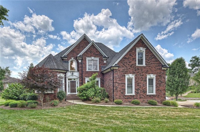 9485 Island Point Road