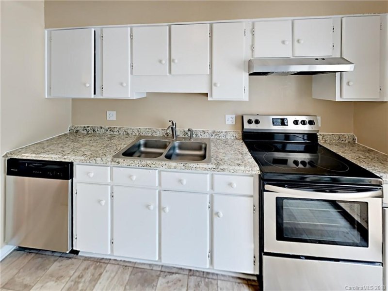 Property image 3 at 7918 Princess Ann Drive, Charlotte, NC 28212