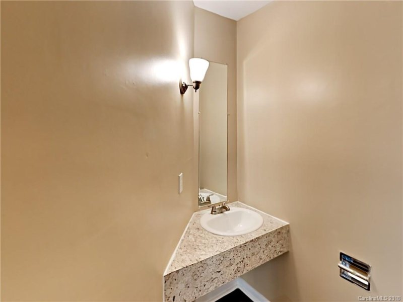 Property image 5 at 7918 Princess Ann Drive, Charlotte, NC 28212